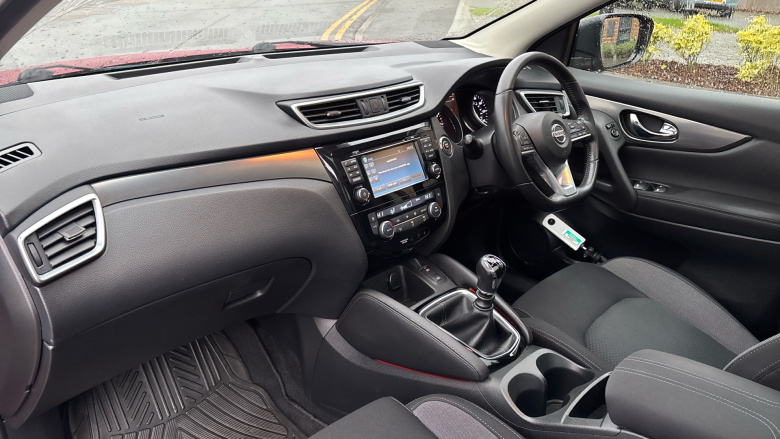 Nissan Qashqai 1.2 DiG-T N-Connecta 5dr Petrol Hatchback